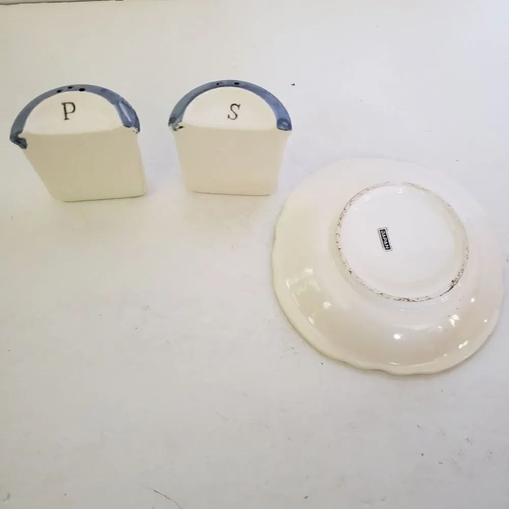 3 Piece Salt & Pepper Shaker Set - Picture 7 of 12